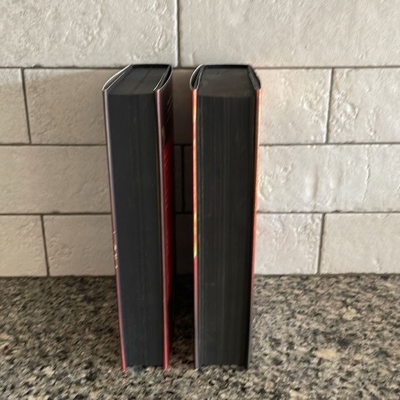 Special Edition/First Edition of Fourth Wing and Iron Flame by Rebecca Yarros - Picture 2 of 7